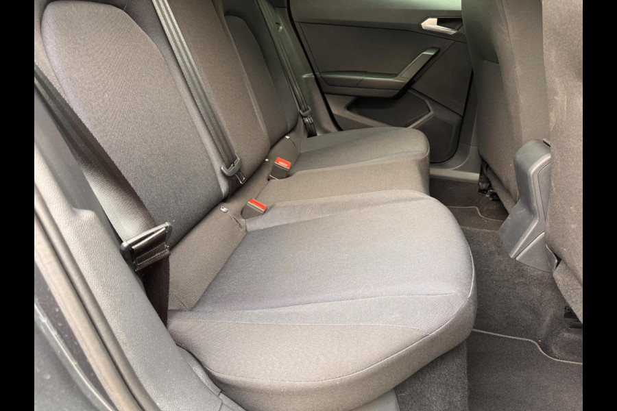 Seat Arona 1.5 TSI EVO FR Business Intense Plus | Trekhaak | Stoelverwarming | LM 17 inch | Full Led | Camera |