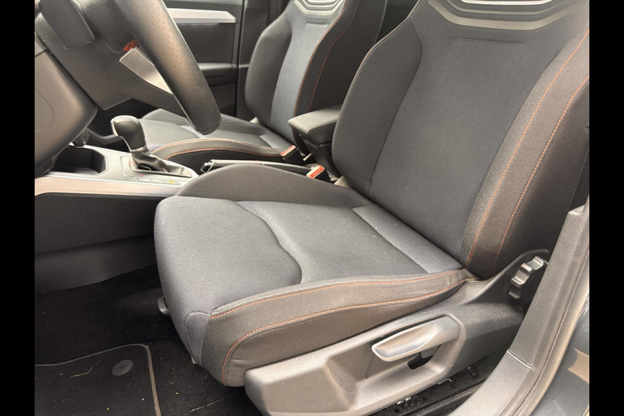 Seat Arona 1.5 TSI EVO FR Business Intense Plus | Trekhaak | Stoelverwarming | LM 17 inch | Full Led | Camera |