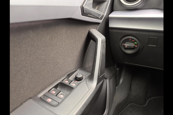 Seat Arona 1.5 TSI EVO FR Business Intense Plus | Trekhaak | Stoelverwarming | LM 17 inch | Full Led | Camera |