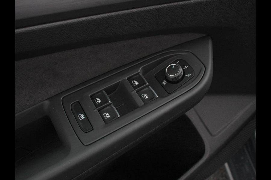 Volkswagen Golf 1.5 eTSI 150pk DSG Style Navigatie DAB Camera Lane Assist LED Adaptive Cruise Control Keyless Go Stoelverwarming Lichtmetalen Velgen