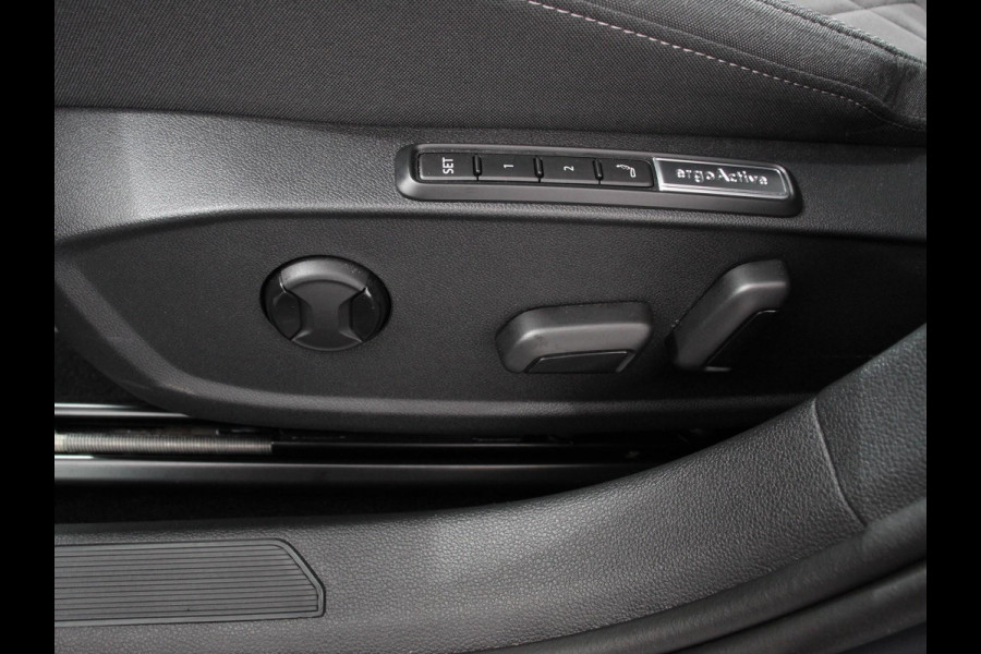 Volkswagen Golf 1.5 eTSI 150pk DSG Style Navigatie DAB Camera Lane Assist LED Adaptive Cruise Control Keyless Go Stoelverwarming Lichtmetalen Velgen
