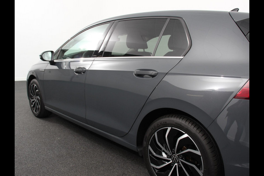 Volkswagen Golf 1.5 eTSI 150pk DSG Style Navigatie DAB Camera Lane Assist LED Adaptive Cruise Control Keyless Go Stoelverwarming Lichtmetalen Velgen