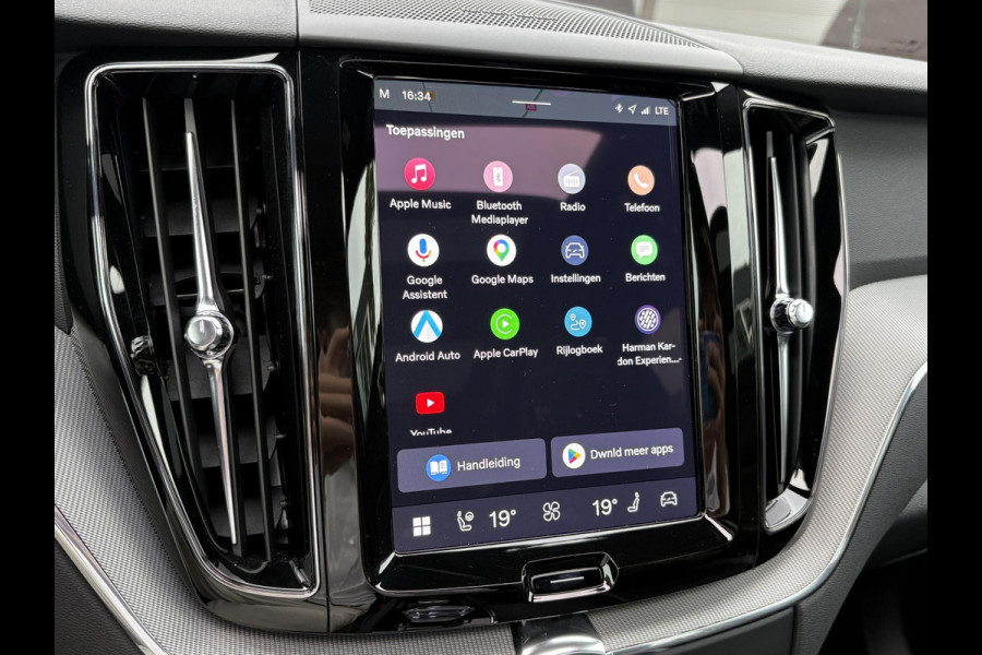 Volvo XC60 2.0 T8 Plug-in hybrid AWD Plus Black Edition VAN €52.900,- VOOR €49.877,- |  HARMAN KARDON| 360 CAMERA| PANO| MEMORY STOELEN| ACHTERBANK VERWARMD|