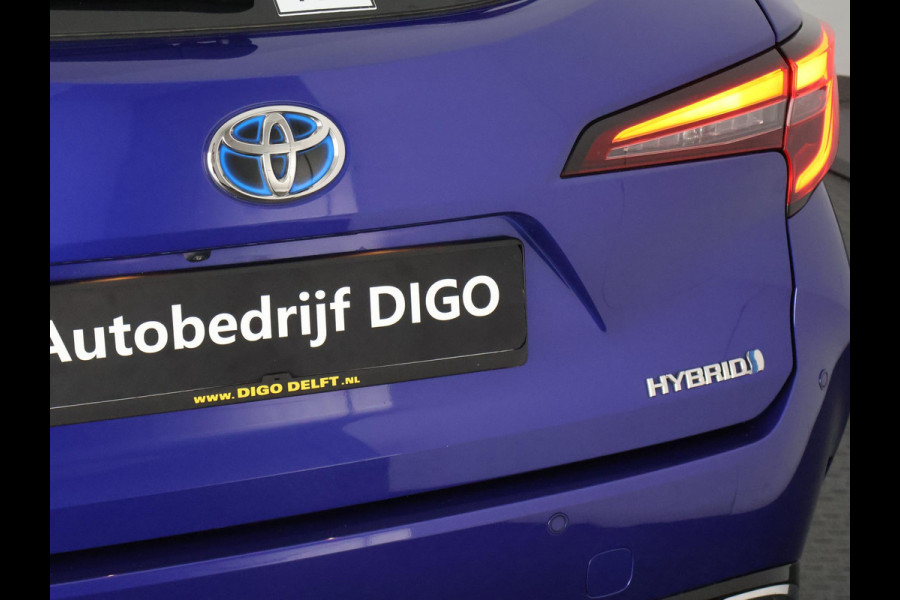 Toyota Corolla Touring Sports 1.8 Hybrid Business Luxury | Stoelverwarming | Parkeersensoren | Draadloze telefoon lader | Privacy Glass |