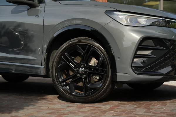 Volkswagen Tiguan 1.5 eHybrid R-Line Business Pano Leer Massage NL auto