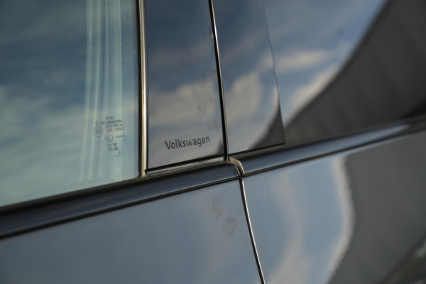 Volkswagen Tiguan 1.5 eHybrid R-Line Business Pano Leer Massage NL auto