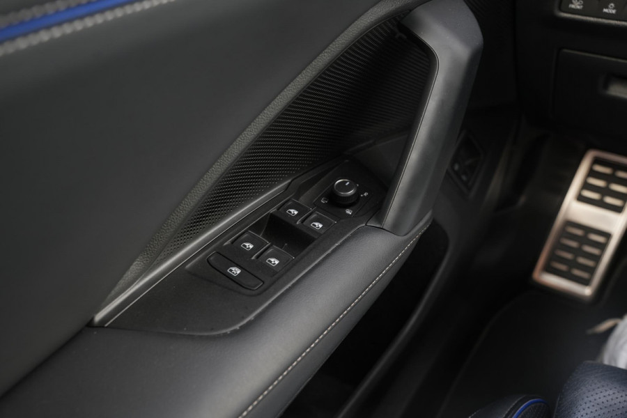 Volkswagen Tiguan 1.5 eHybrid R-Line Business Pano Leer Massage NL auto