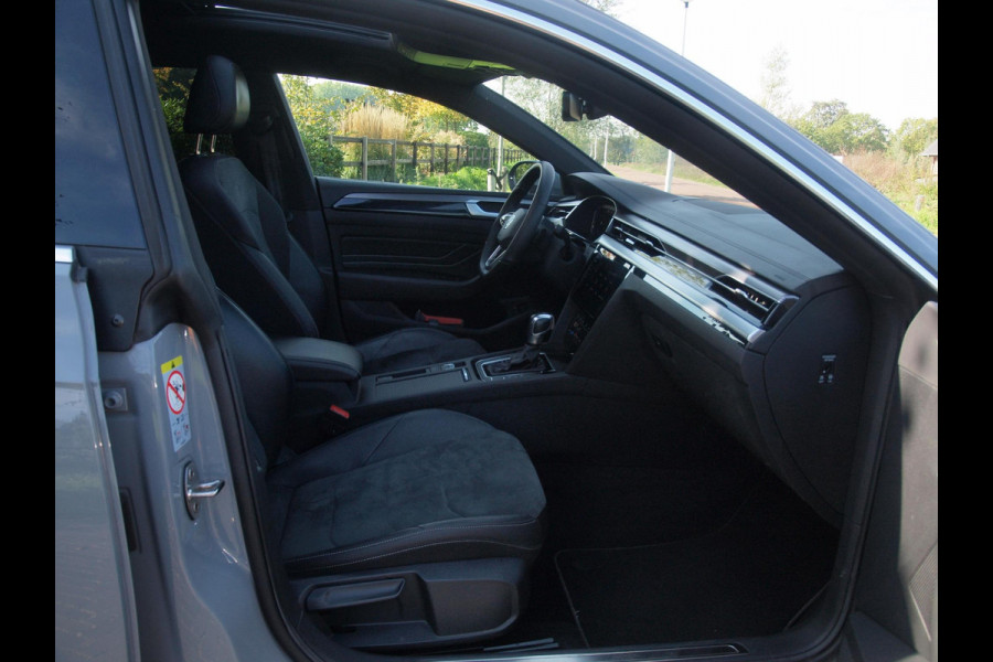 Volkswagen Arteon Shooting Brake 1.4 TSI eHybrid R-Line Business+ | Panoramadak | Trekhaak | Camera | Apple Carplay | Sfeerverlichting |