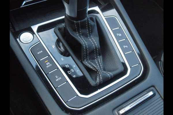 Volkswagen Arteon Shooting Brake 1.4 TSI eHybrid R-Line Business+ | Panoramadak | Trekhaak | Camera | Apple Carplay | Sfeerverlichting |