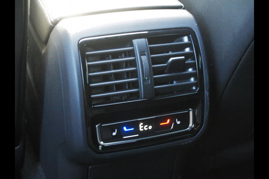 Volkswagen Arteon Shooting Brake 1.4 TSI eHybrid R-Line Business+ | Panoramadak | Trekhaak | Camera | Apple Carplay | Sfeerverlichting |