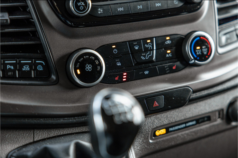 Ford Transit Custom 300 2.0 TDCI | Raptor Edition | CarPlay | Camera | Stoelverwarming | Trekhaak | Stoelverwarming | Airco | 3-Zitter | Nieuwe APK