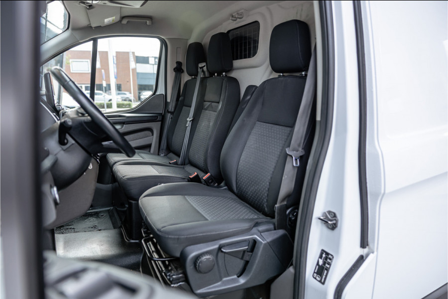 Ford Transit Custom 300 2.0 TDCI | Raptor Edition | CarPlay | Camera | Stoelverwarming | Trekhaak | Stoelverwarming | Airco | 3-Zitter | Nieuwe APK