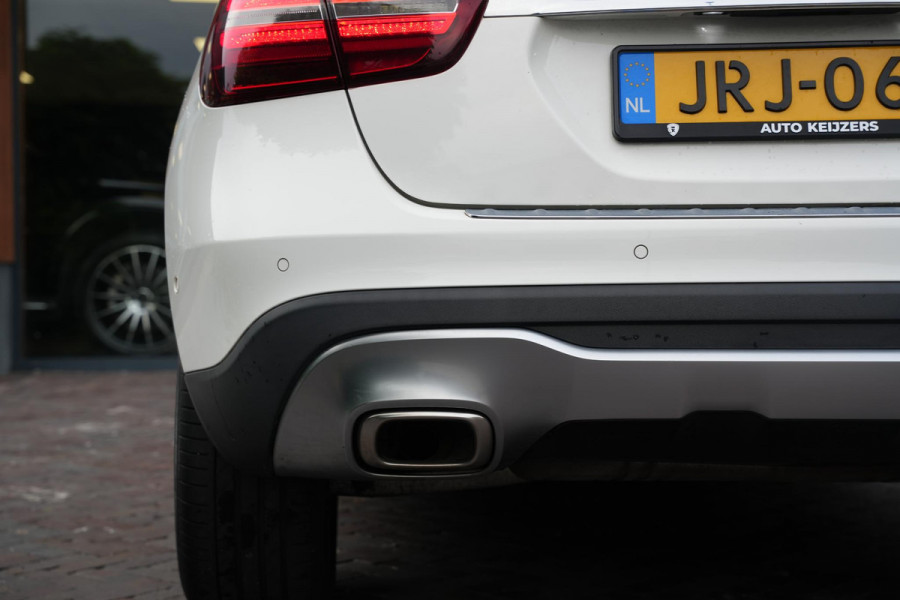 Mercedes-Benz GLA 180 Business Solution Pano Led