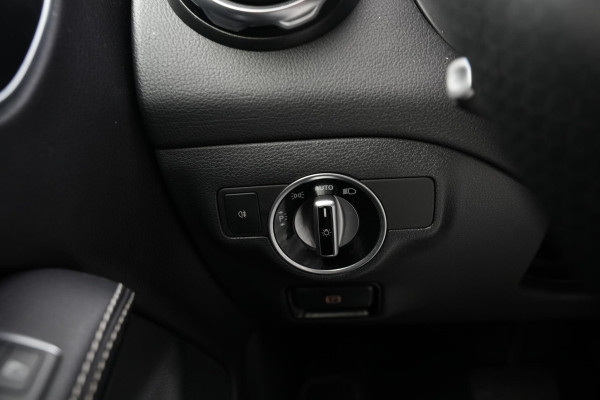 Mercedes-Benz GLA 180 Business Solution Pano Led