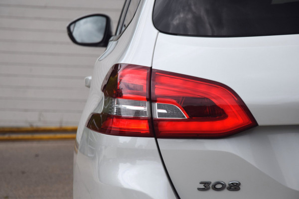 Peugeot 308 SW 1.2 PureTech Blue Lease Executive DB RIEM RECENT VERNIEUWD/PANORAMADAK/DEALER ONDERHOUDEN