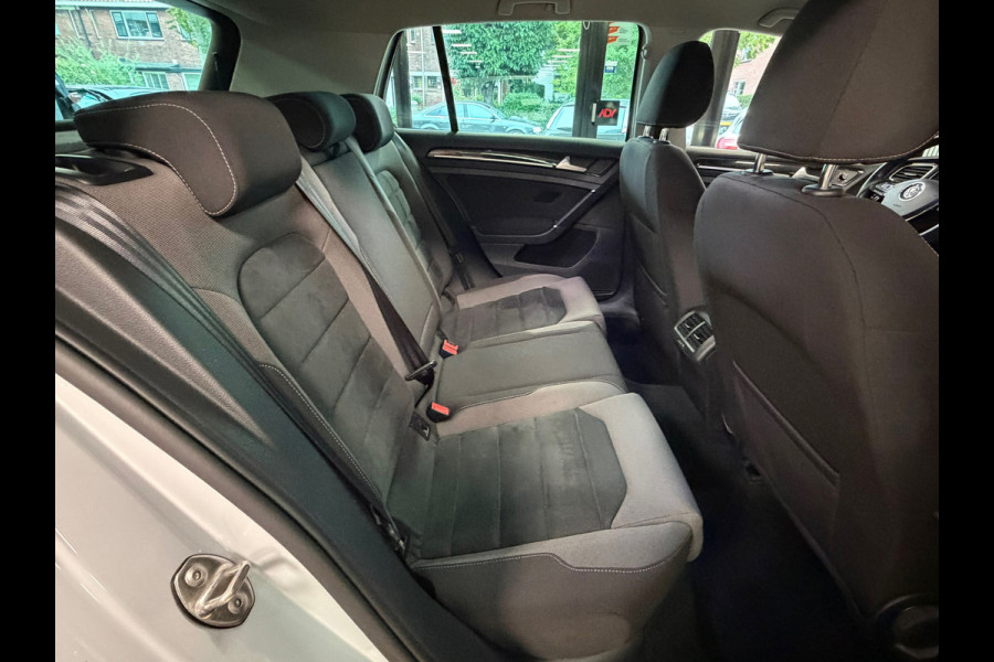 Volkswagen Golf 1.5 TSI Highline 150PK DSG NAVIGATIE LED ACC PDC V+A MASSAGESTOELEN
