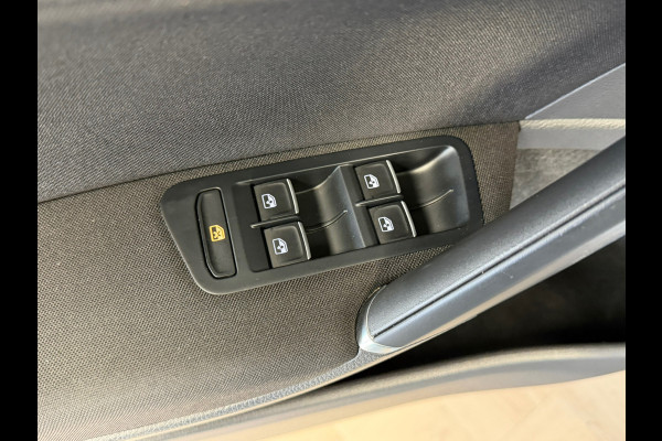 Volkswagen Golf 1.5 TSI Highline 150PK DSG NAVIGATIE LED ACC PDC V+A MASSAGESTOELEN
