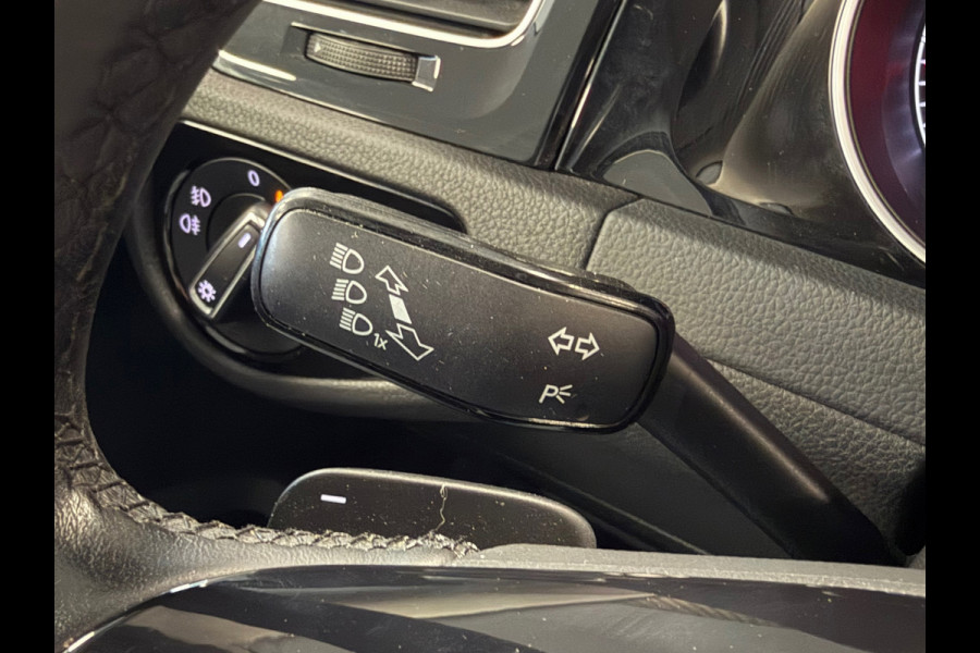 Volkswagen Golf 1.5 TSI Highline 150PK DSG NAVIGATIE LED ACC PDC V+A MASSAGESTOELEN