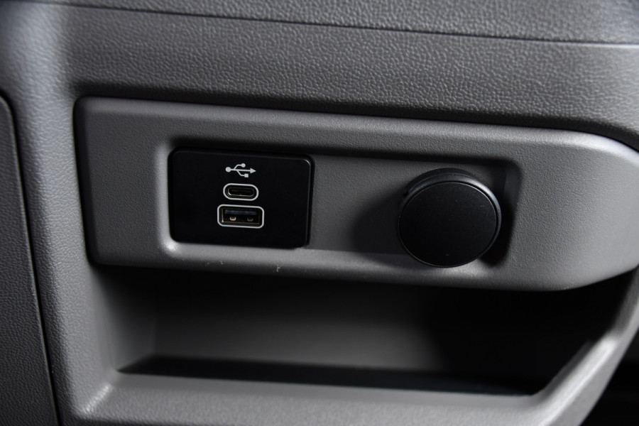 Ford Transit Custom 300 2.0 TDCI L1H1 Black Edition Cruise, Camera, Carplay, LED, 136pk, Automaat, NAVI, Airco, Multimedia, Uniek!