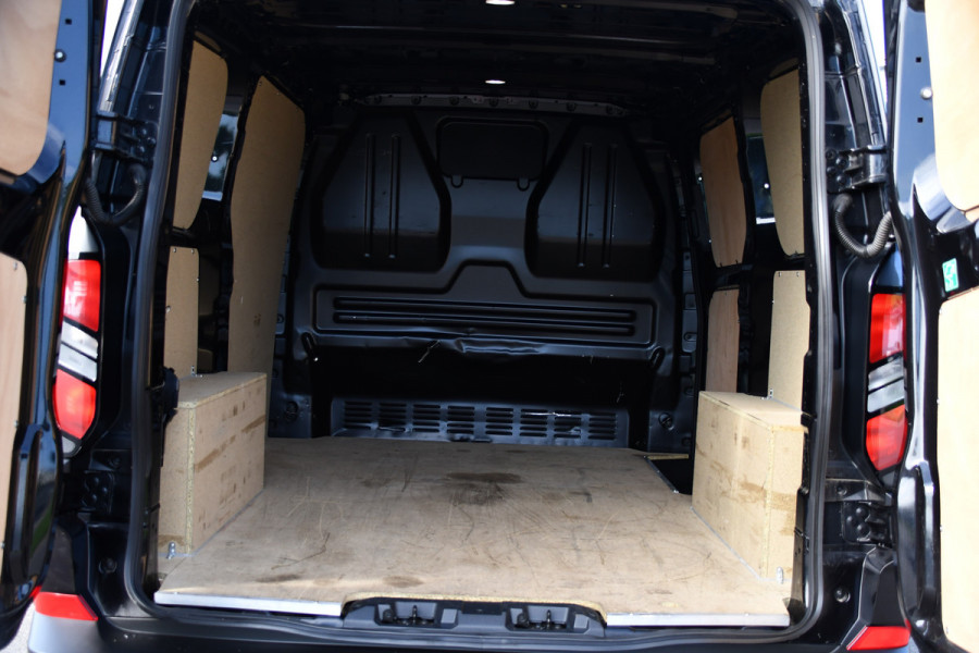Ford Transit Custom 300 2.0 TDCI L1H1 Black Edition Cruise, Camera, Carplay, LED, 136pk, Automaat, NAVI, Airco, Multimedia, Uniek!