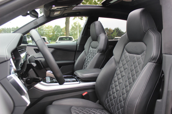 Audi Q8 60 TFSI e quattro Pro Line S Competition / Trekhaak / Panoramadak / Camera / RS Seats / 23'' / B&O / Matrix LED / Keyless / Ambiance / Stoelverwarming 4x / Dodehoek / DAB / ACC