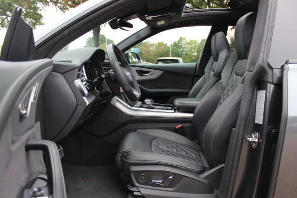 Audi Q8 60 TFSI e quattro Pro Line S Competition / Trekhaak / Panoramadak / Camera / RS Seats / 23'' / B&O / Matrix LED / Keyless / Ambiance / Stoelverwarming 4x / Dodehoek / DAB / ACC