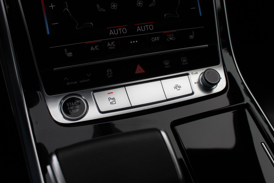Audi Q8 60 TFSI e quattro Pro Line S Competition / Trekhaak / Panoramadak / Camera / RS Seats / 23'' / B&O / Matrix LED / Keyless / Ambiance / Stoelverwarming 4x / Dodehoek / DAB / ACC
