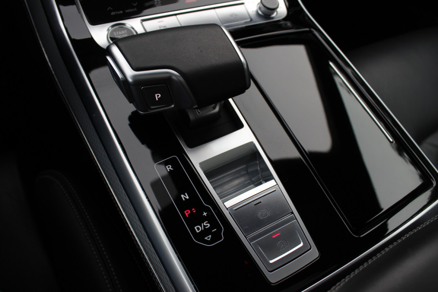 Audi Q8 60 TFSI e quattro Pro Line S Competition / Trekhaak / Panoramadak / Camera / RS Seats / 23'' / B&O / Matrix LED / Keyless / Ambiance / Stoelverwarming 4x / Dodehoek / DAB / ACC