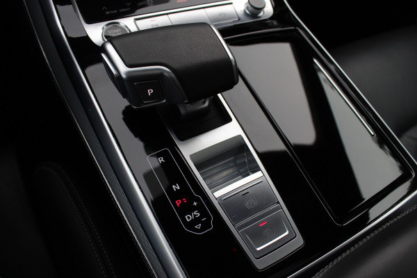 Audi Q8 60 TFSI e quattro Pro Line S Competition / Trekhaak / Panoramadak / Camera / RS Seats / 23'' / B&O / Matrix LED / Keyless / Ambiance / Stoelverwarming 4x / Dodehoek / DAB / ACC