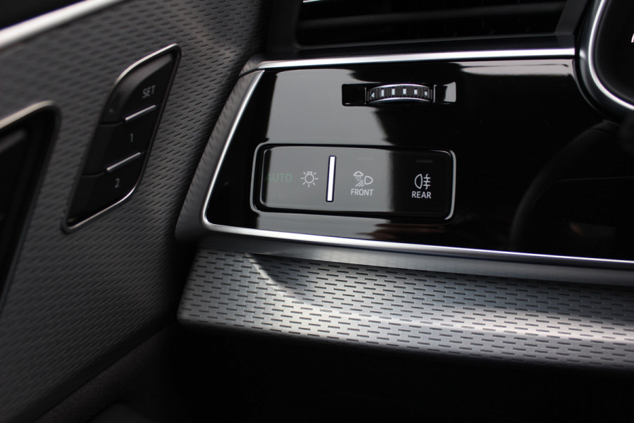 Audi Q8 60 TFSI e quattro Pro Line S Competition / Trekhaak / Panoramadak / Camera / RS Seats / 23'' / B&O / Matrix LED / Keyless / Ambiance / Stoelverwarming 4x / Dodehoek / DAB / ACC