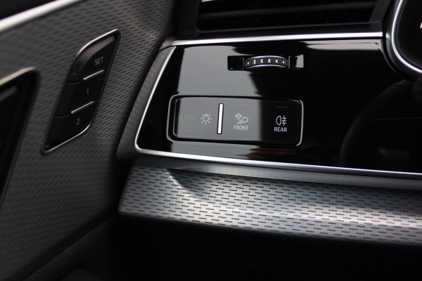 Audi Q8 60 TFSI e quattro Pro Line S Competition / Trekhaak / Panoramadak / Camera / RS Seats / 23'' / B&O / Matrix LED / Keyless / Ambiance / Stoelverwarming 4x / Dodehoek / DAB / ACC