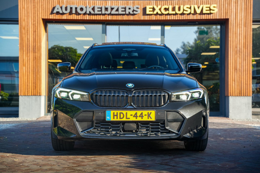 BMW 3 Serie Touring 330e xDrive M Pakket Panoramadak HUD Camera ACC Harman Kardon
