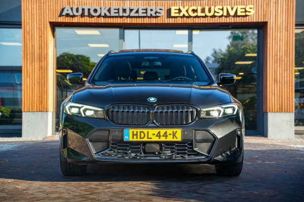 BMW 3 Serie Touring 330e xDrive M Pakket Panoramadak HUD Camera ACC Harman Kardon
