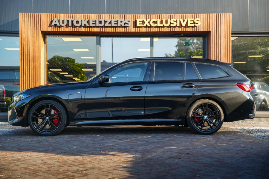 BMW 3 Serie Touring 330e xDrive M Pakket Panoramadak HUD Camera ACC Harman Kardon