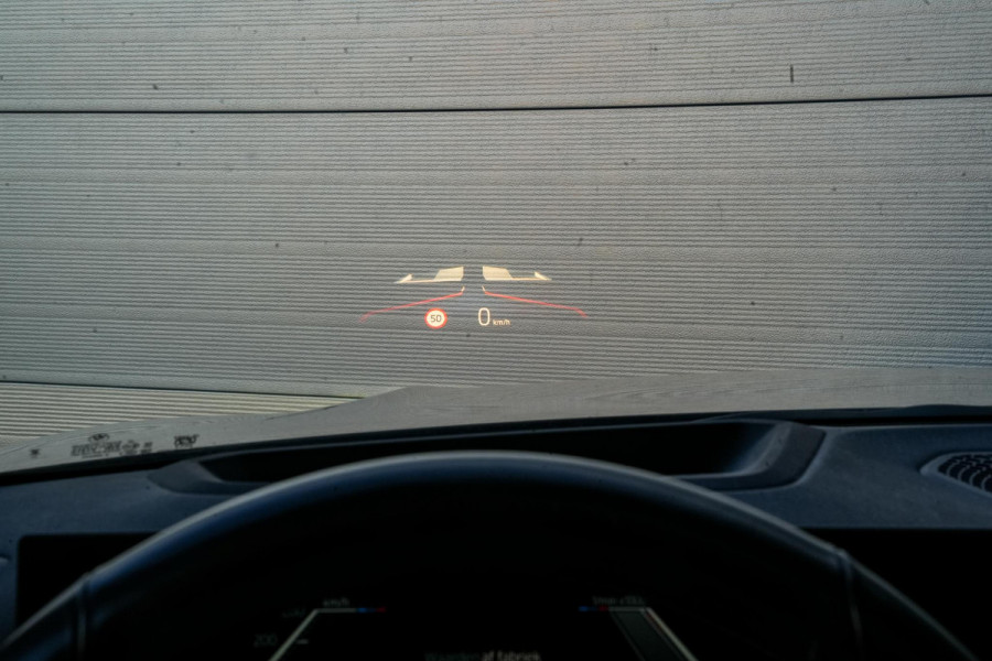 BMW 3 Serie Touring 330e xDrive M Pakket Panoramadak HUD Camera ACC Harman Kardon
