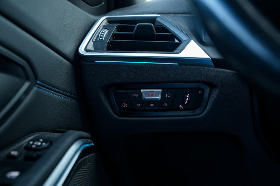 BMW 3 Serie Touring 330e xDrive M Pakket Panoramadak HUD Camera ACC Harman Kardon