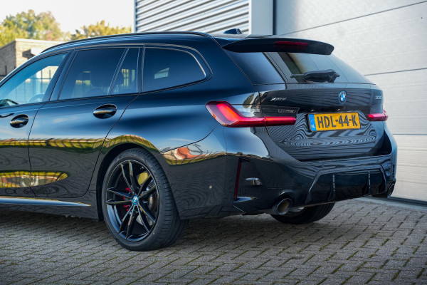 BMW 3 Serie Touring 330e xDrive M Pakket Panoramadak HUD Camera ACC Harman Kardon