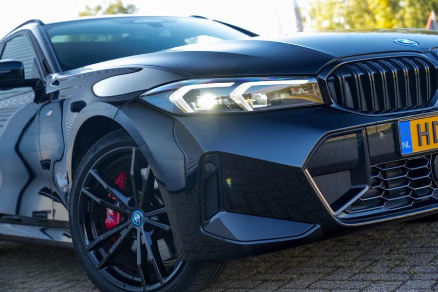 BMW 3 Serie Touring 330e xDrive M Pakket Panoramadak HUD Camera ACC Harman Kardon