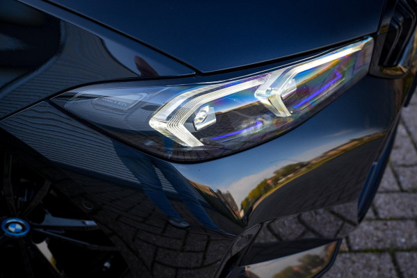 BMW 3 Serie Touring 330e xDrive M Pakket Panoramadak HUD Camera ACC Harman Kardon