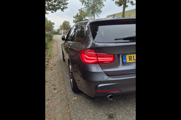 BMW 3 Serie Touring M Sport High Executive Panorama Trekhaak Apple CarPlay 6WB virtual dash NAP NL