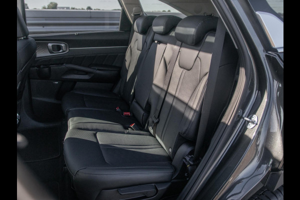 Kia Sorento 1.6 T-GDi Plug-in Hybrid 4WD DynamicPlusLine 7p | Actieprijs* | Navi. | Clima. | Adapt. Cruise. | Stoel&Stuur Verwarming | Dodehoekassistentie | Bose Sound System