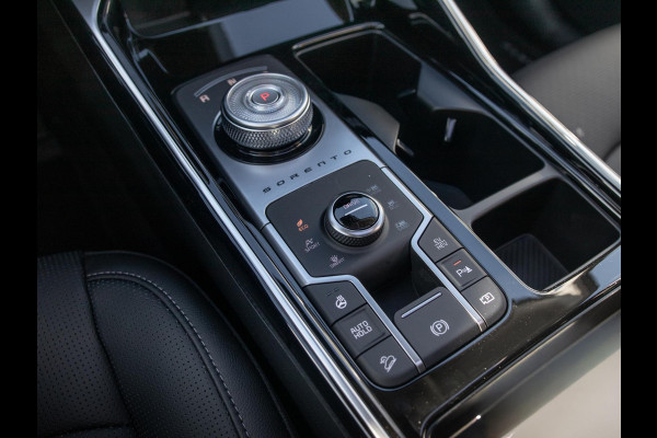 Kia Sorento 1.6 T-GDi Plug-in Hybrid 4WD DynamicPlusLine 7p | Actieprijs* | Navi. | Clima. | Adapt. Cruise. | Stoel&Stuur Verwarming | Dodehoekassistentie | Bose Sound System
