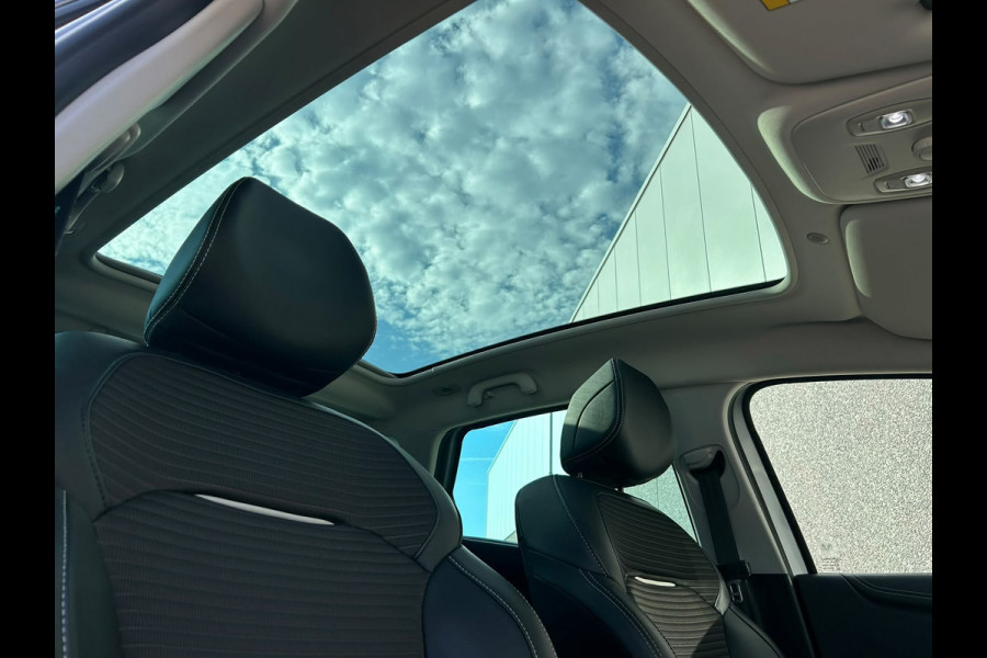 Renault Scénic 1.3 TCe Bose | TREKHAAK | PANO | A.CAMERA | HEAD-UP | LEDER | NAVI | BLUETOOTH | APK T/M 7-8-2028 | 1E EIGENAAR