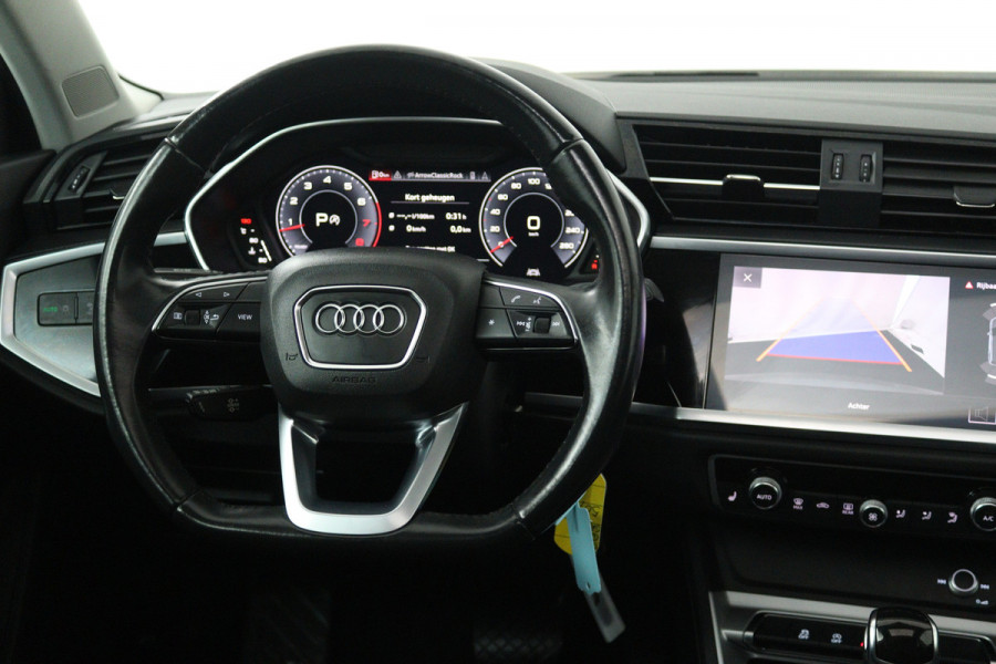 Audi Q3 35 TFSI Pro Line S (PANORAMADAK, TREKHAAK, STOELVERWARMING, CAMERA)
