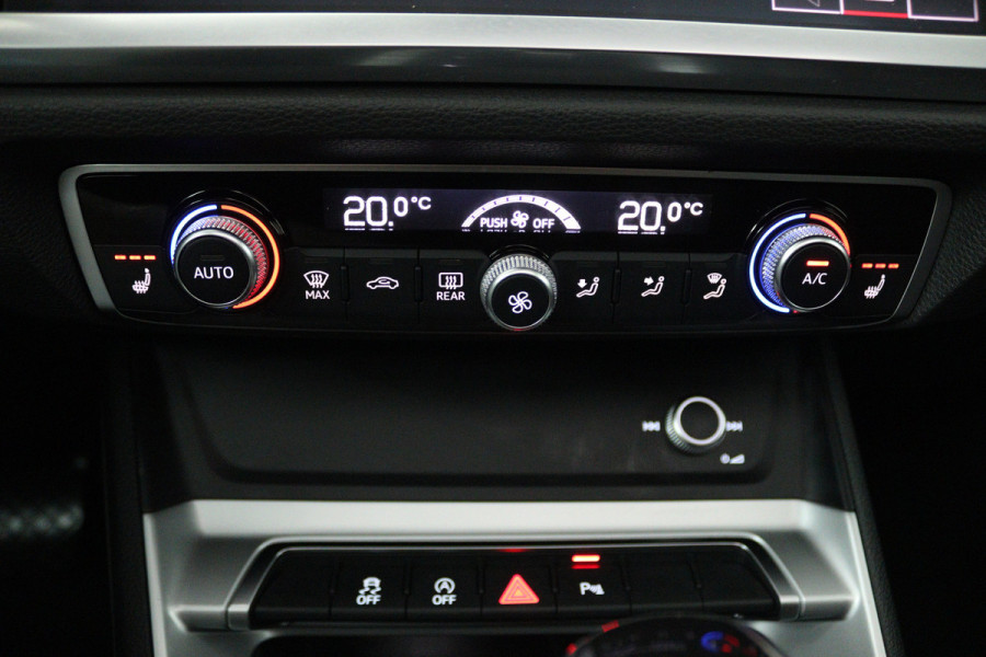 Audi Q3 35 TFSI Pro Line S (PANORAMADAK, TREKHAAK, STOELVERWARMING, CAMERA)