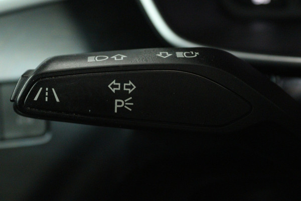 Audi Q3 35 TFSI Pro Line S (PANORAMADAK, TREKHAAK, STOELVERWARMING, CAMERA)
