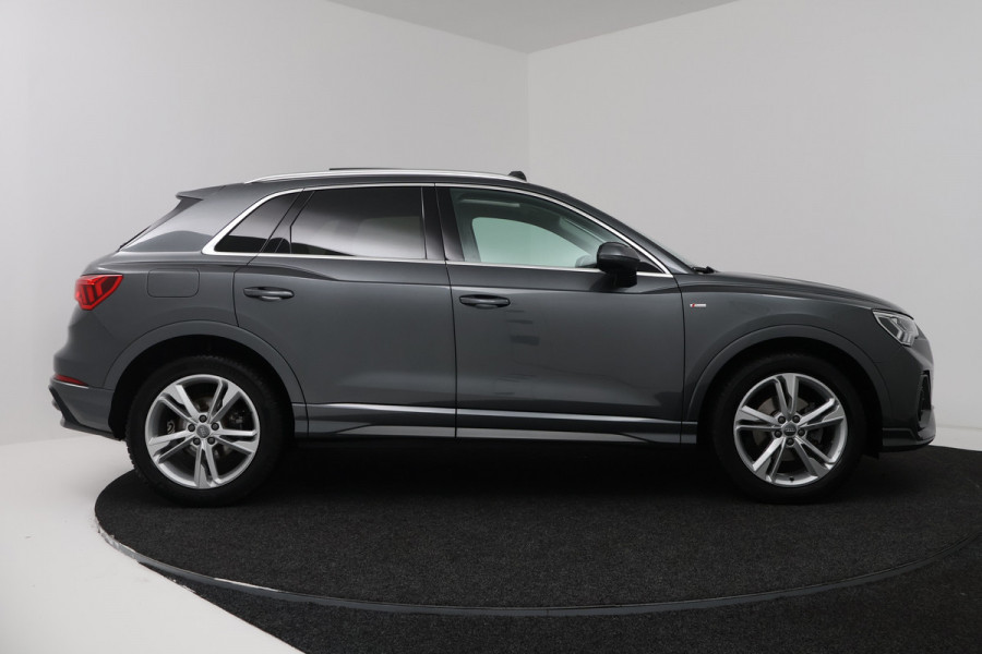 Audi Q3 35 TFSI Pro Line S (PANORAMADAK, TREKHAAK, STOELVERWARMING, CAMERA)