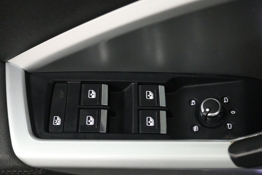 Audi Q3 35 TFSI Pro Line S (PANORAMADAK, TREKHAAK, STOELVERWARMING, CAMERA)