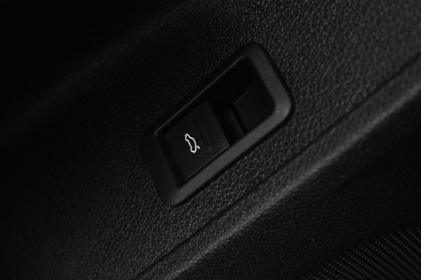 Audi Q3 35 TFSI Pro Line S (PANORAMADAK, TREKHAAK, STOELVERWARMING, CAMERA)