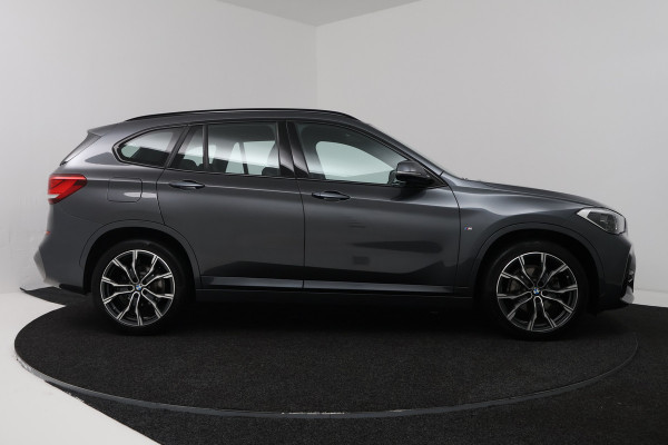 BMW X1 sDrive18i High Executive (SFEERVERLICHTING, NAVIGATIE, CRUISE CONTROL, DEALER ONDERHOUDEN)